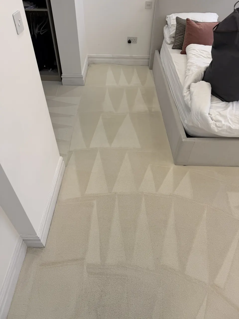 Bedroom carpet after cleaning